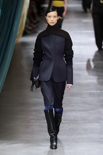 Look 5